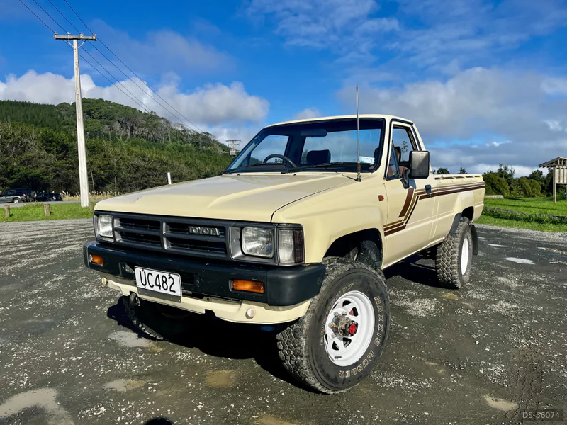 1989 Toyota Hilux in Auckland 2