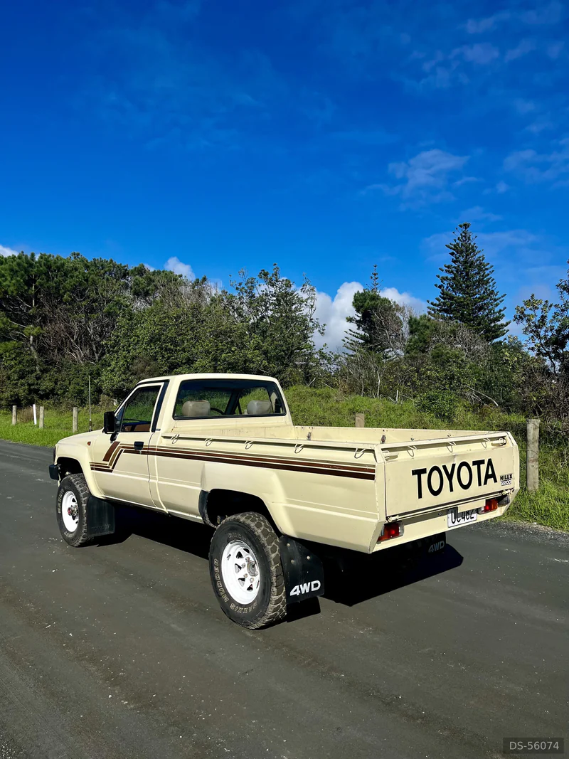 1989 Toyota Hilux in Auckland 3