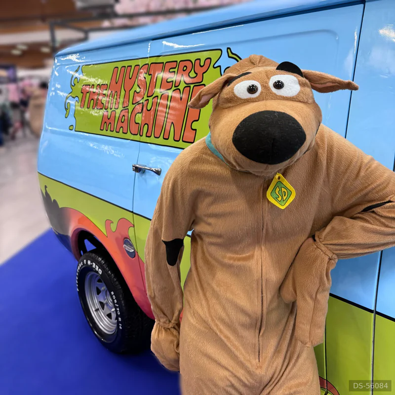 1980 Bedford Van Mystery Machine in Lyon 3