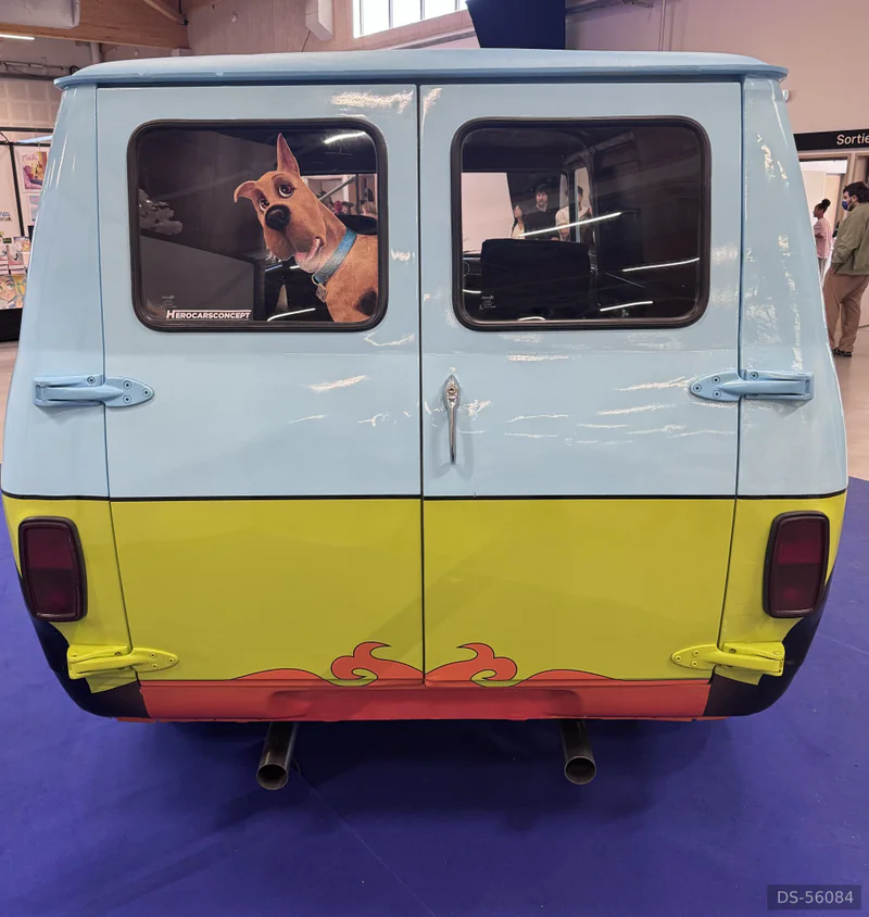 1980 Bedford Van Mystery Machine in Lyon 4