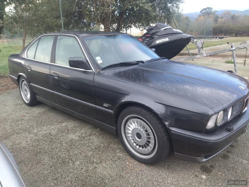 1990 BMW M5 in Ghisonaccia 2