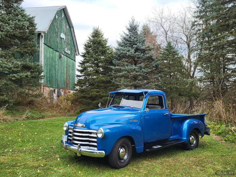 1947 Chevrolet Advance Design Pickup in Paris 2