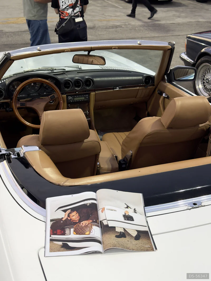 1985 Mercedes-Benz 500sl R107 in Centennial Park 4