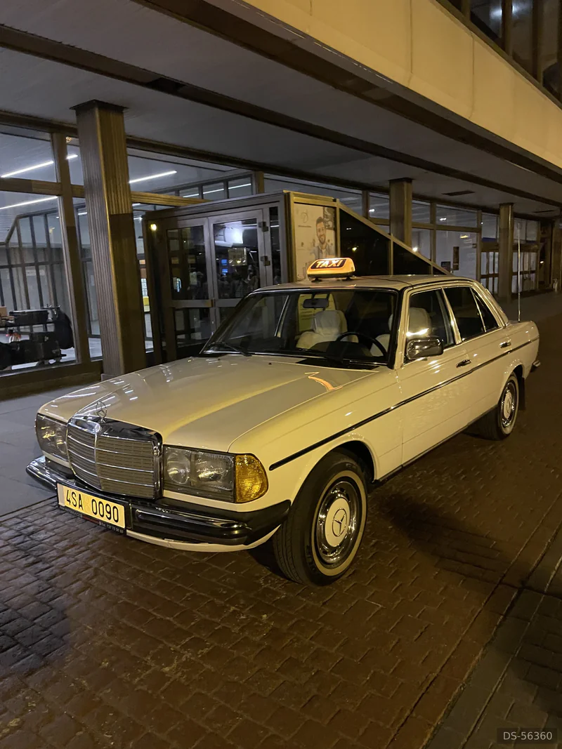 1984 Mercedes-Benz W123 in Poděbrady [km11429001] 3