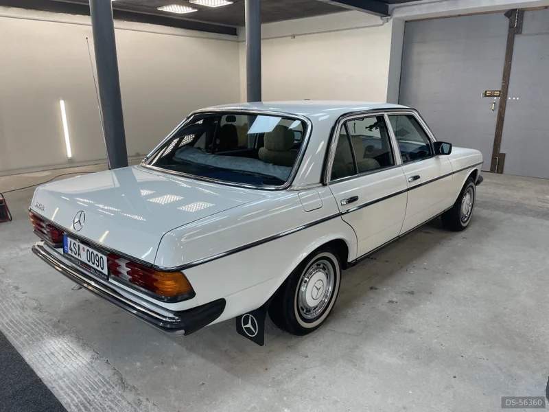 1984 Mercedes-Benz W123 in Poděbrady [km11429001] 5