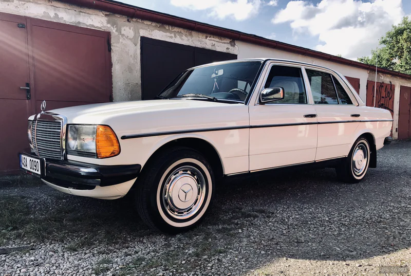 1984 Mercedes-Benz W123 in Poděbrady [km11429001] 9