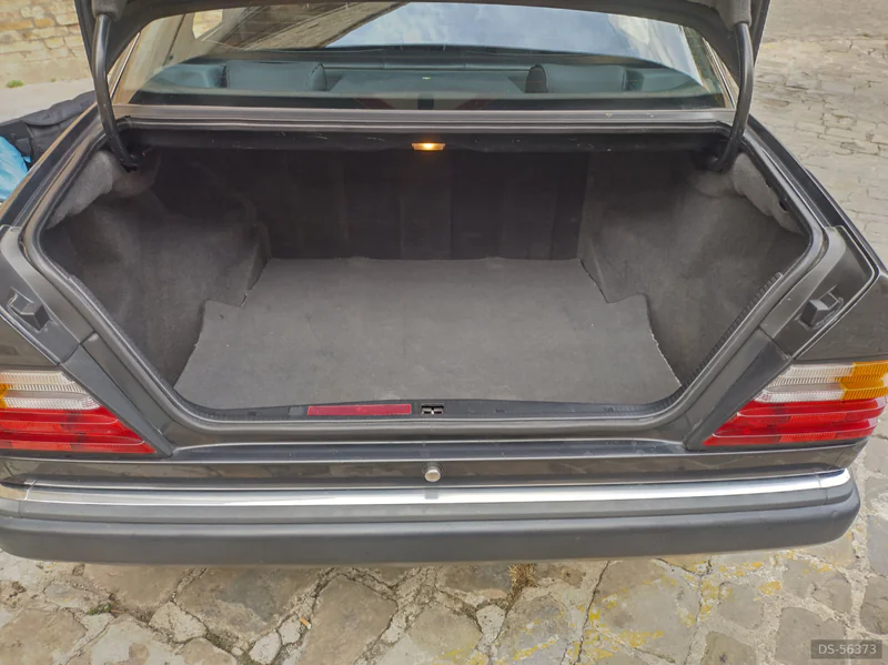1990 Mercedes-Benz 200e in Montelupone 5