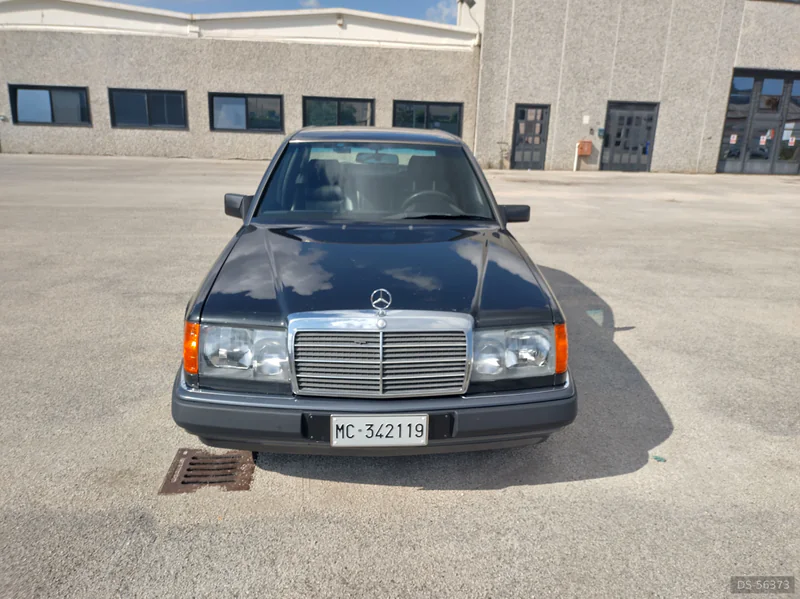 1990 Mercedes-Benz 200e in Montelupone 2
