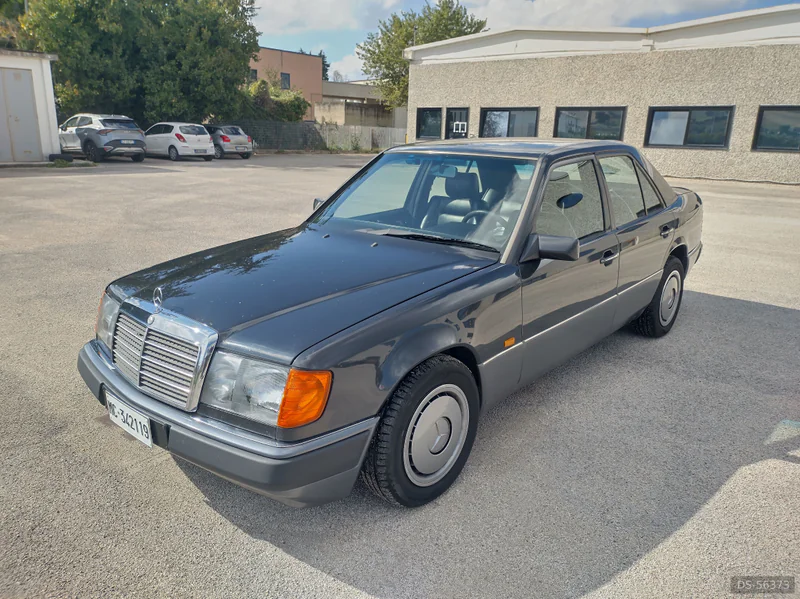 1990 Mercedes-Benz 200e in Montelupone