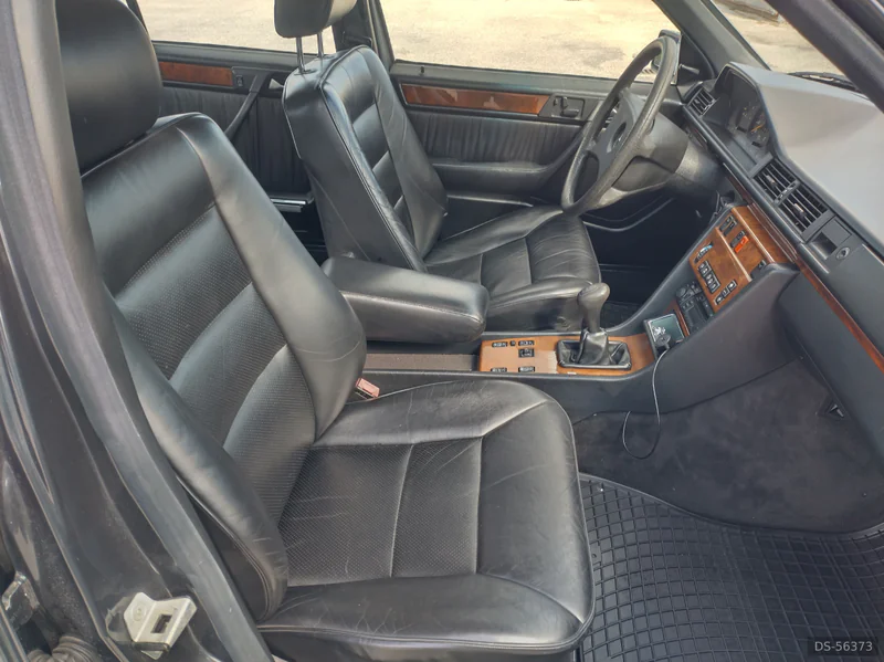 1990 Mercedes-Benz 200e in Montelupone 9