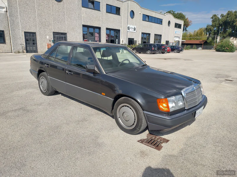 1990 Mercedes-Benz 200e in Montelupone 3