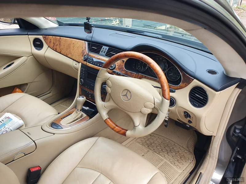2005 Mercedes-Benz 350cls in London 5