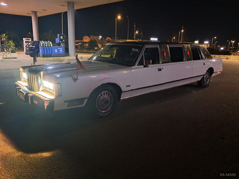 1987 Lincoln Town Car in Taranto 1