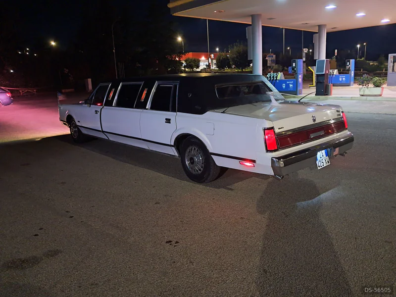 1987 Lincoln Town Car in Taranto 2