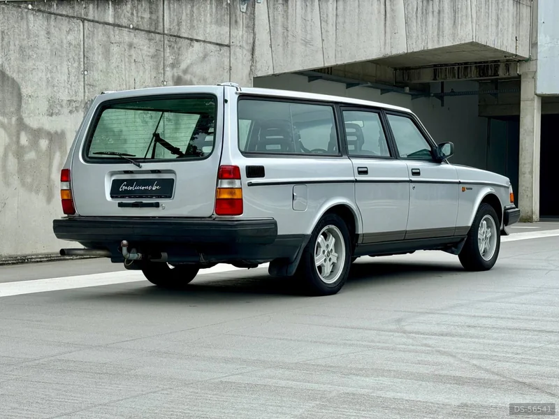 1989 Volvo 240 in Liège 3