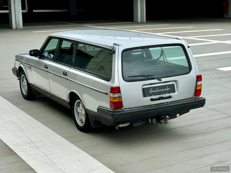 1989 Volvo 240 in Liège 4
