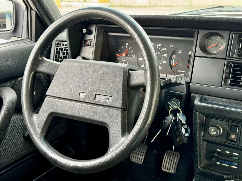 1989 Volvo 240 in Liège 7