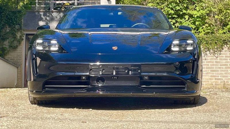 2023 Porsche Taycan in Bruxelles 2