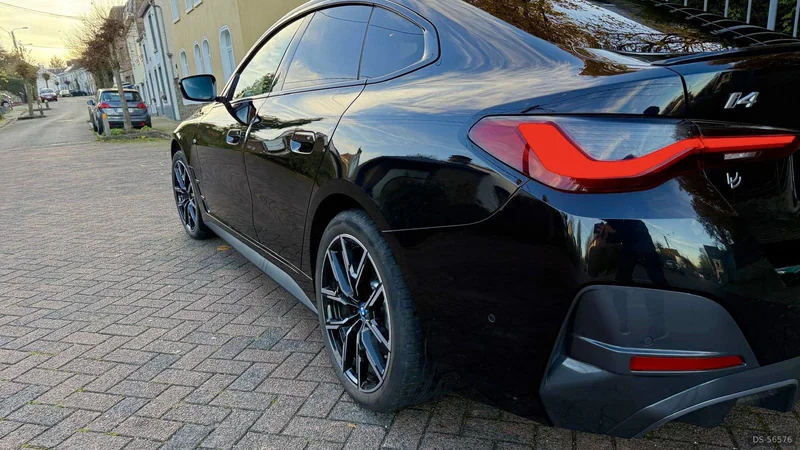 2022 BMW I4 in Bruxelles 3