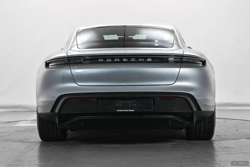 2022 Porsche Taycan in Bergen 2