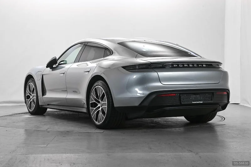 2022 Porsche Taycan in Bergen 3