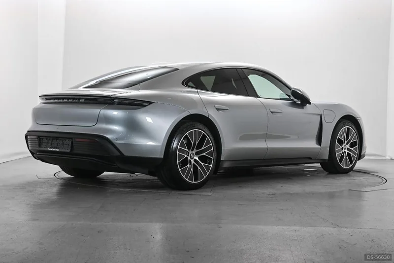 2022 Porsche Taycan in Bergen 4