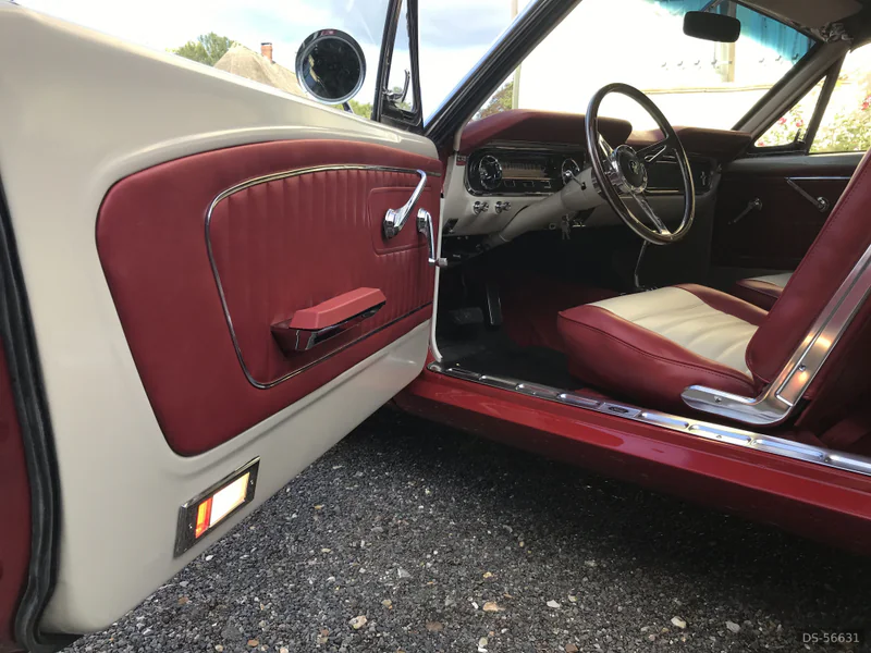 1965 Ford Mustang in Bourgtheroulde 5