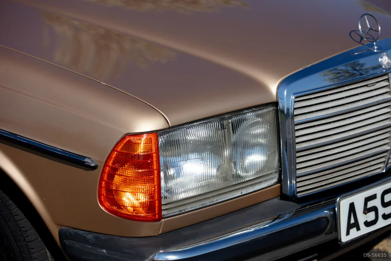 1983 Mercedes-Benz 230e W123 in London 5