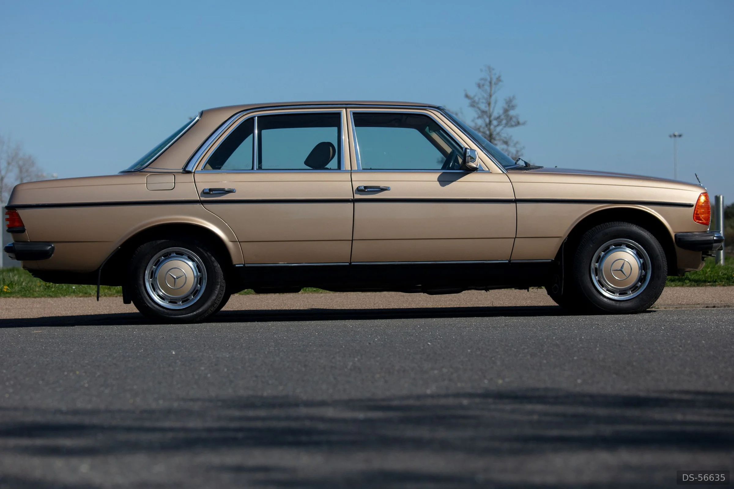 1983 Mercedes-Benz 230e W123