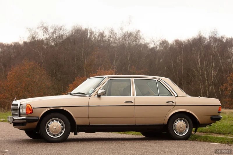 1983 Mercedes-Benz 230e W123 in London 2