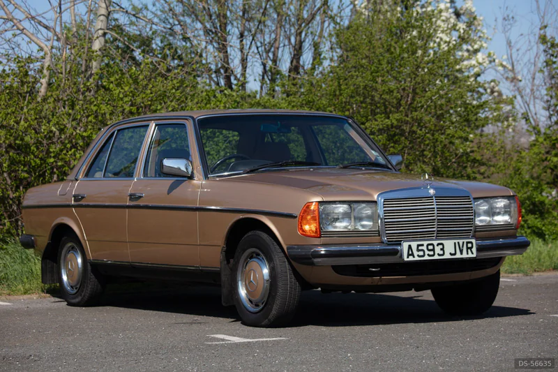 1983 Mercedes-Benz 230e W123 in London 6