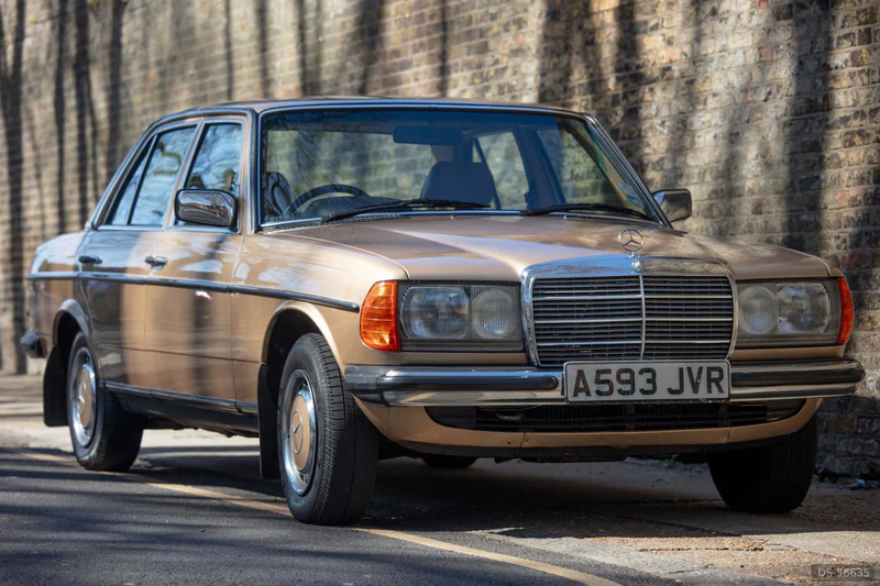 1983 Mercedes-Benz 230e W123 in London 7