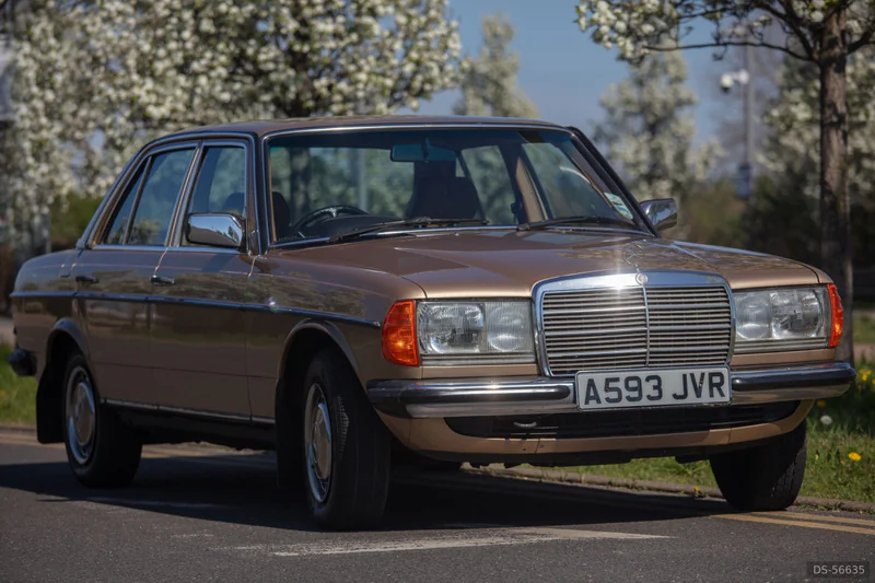 1983 Mercedes-Benz 230e W123 in London 8