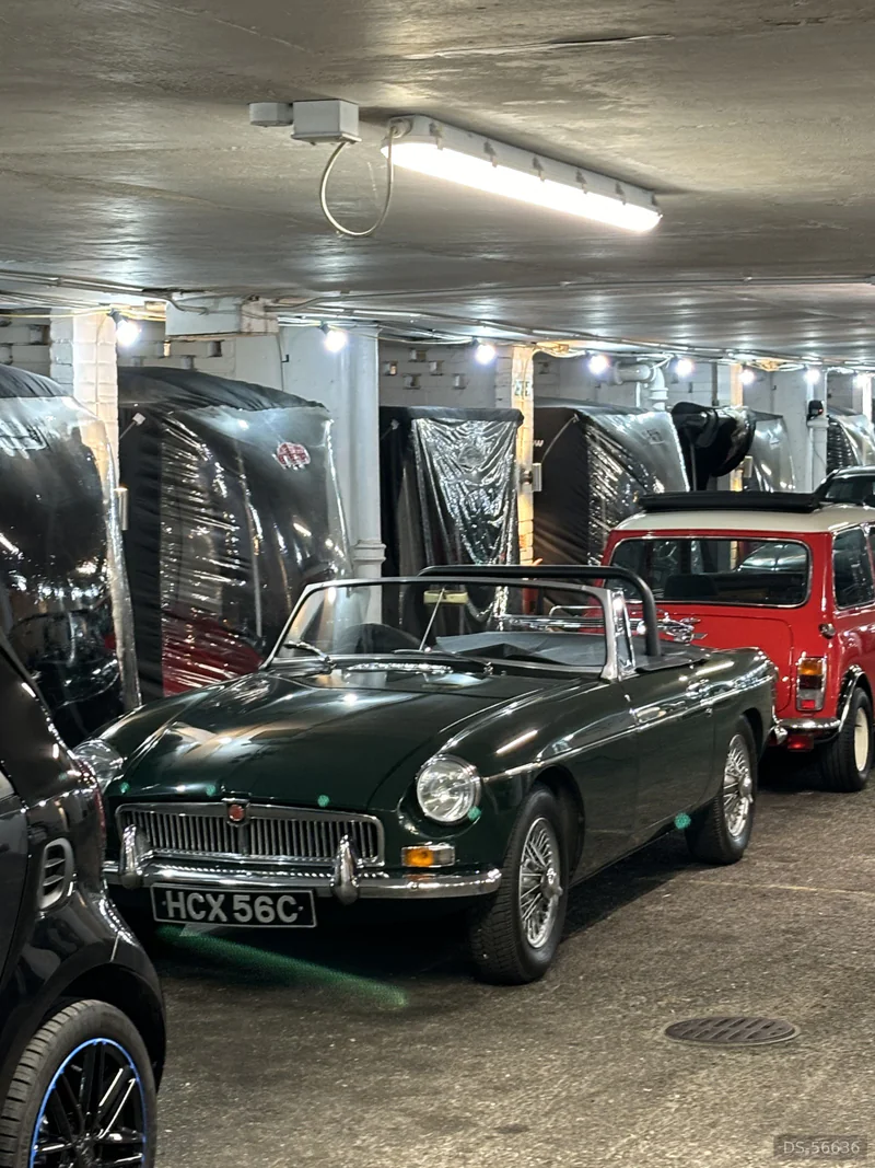 1965 MG B Gt in London 4