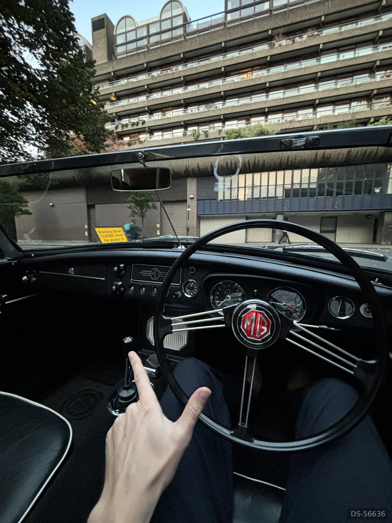 1965 MG B Gt in London 7