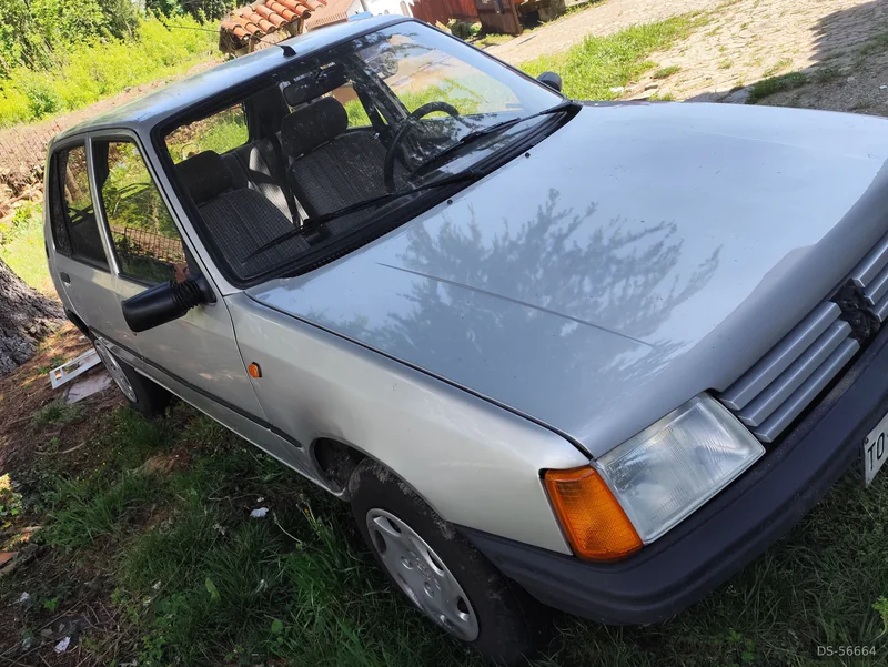 1988 Peugeot 205 in Castellamonte 2