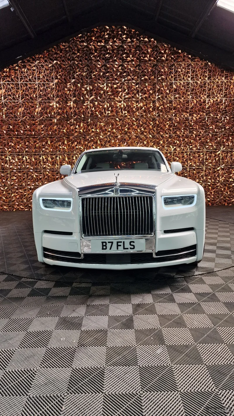 2024 Rolls-Royce Phantom 8 in Uk 3