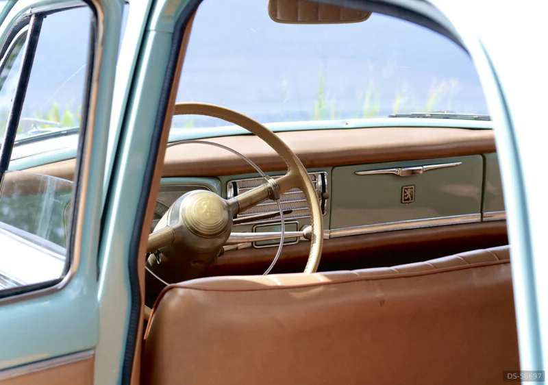 1957 Peugeot 403 in Funchal 8