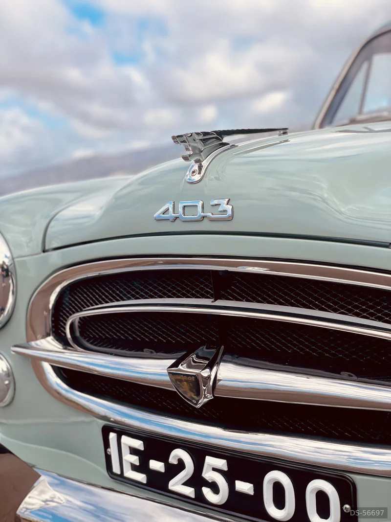 1957 Peugeot 403 in Funchal 9