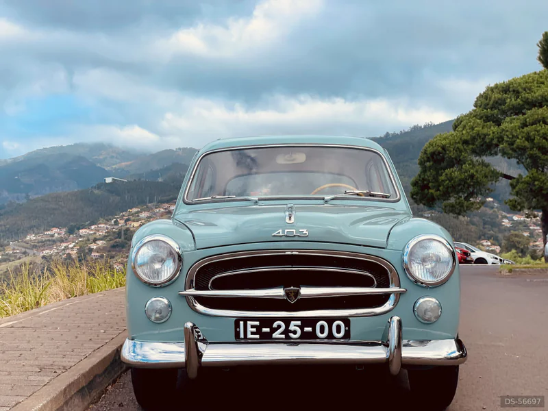 1957 Peugeot 403 in Funchal 10