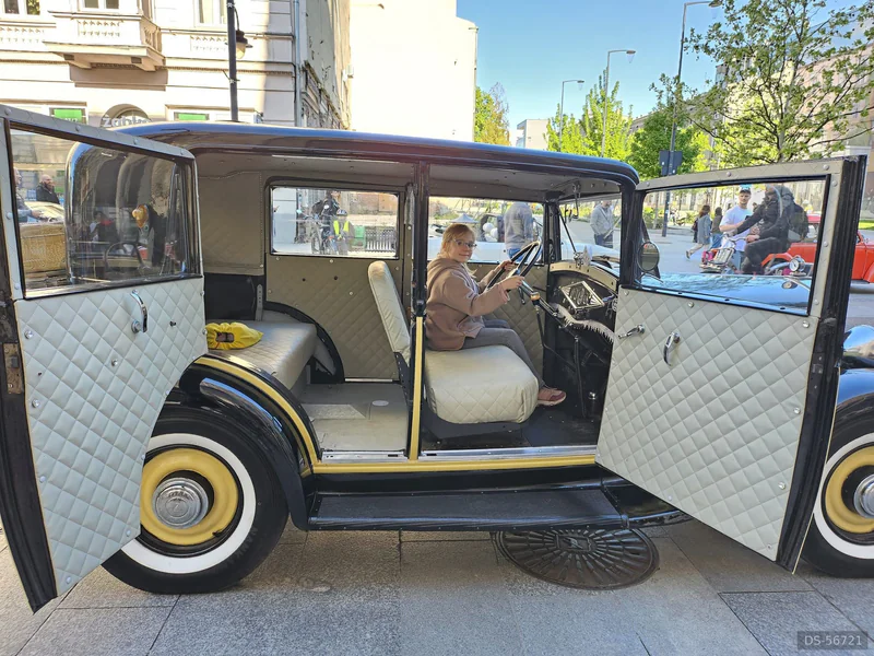 1933 Renault Monaquatre in łódź 5
