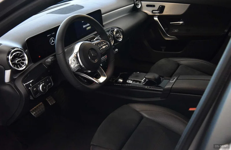 2019 Mercedes-Benz Classe A180 Grigio Opaco Magno in Crema 4