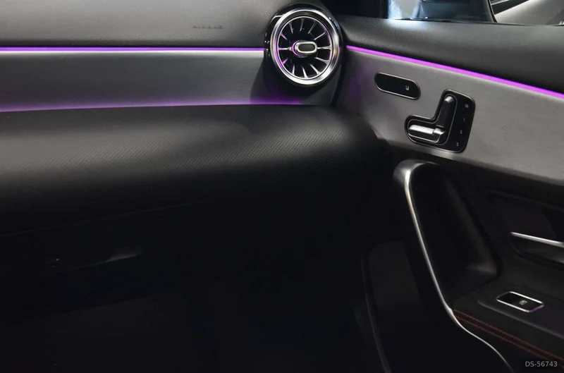 2019 Mercedes-Benz Classe A180 Grigio Opaco Magno in Crema 8