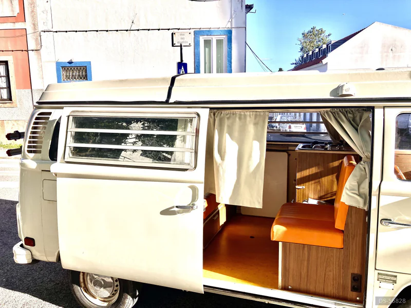 1973 Volkswagen T2 in Lisboa 7