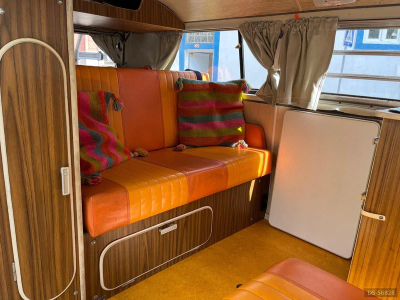 1973 Volkswagen T2 in Lisboa 9