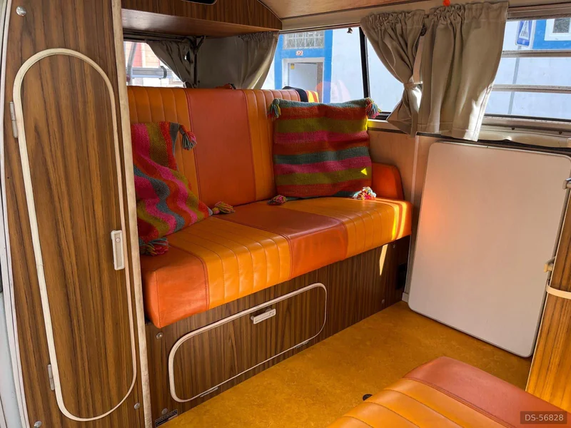 1973 Volkswagen T2 in Lisboa 10