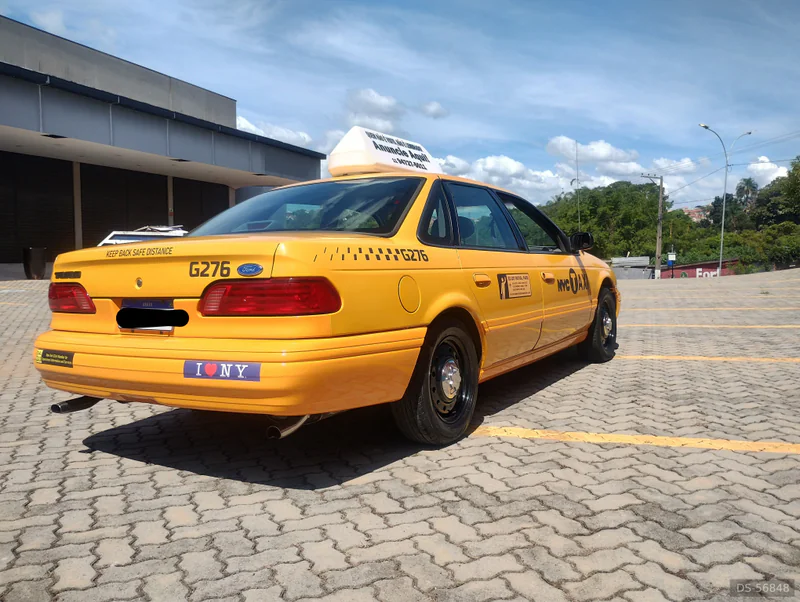 1995 Ford Taurus Yellow Cab in Bragança Paulista