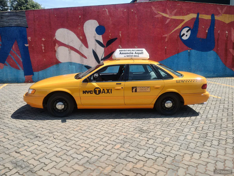 1995 Ford Taurus Yellow Cab in Bragança Paulista 4