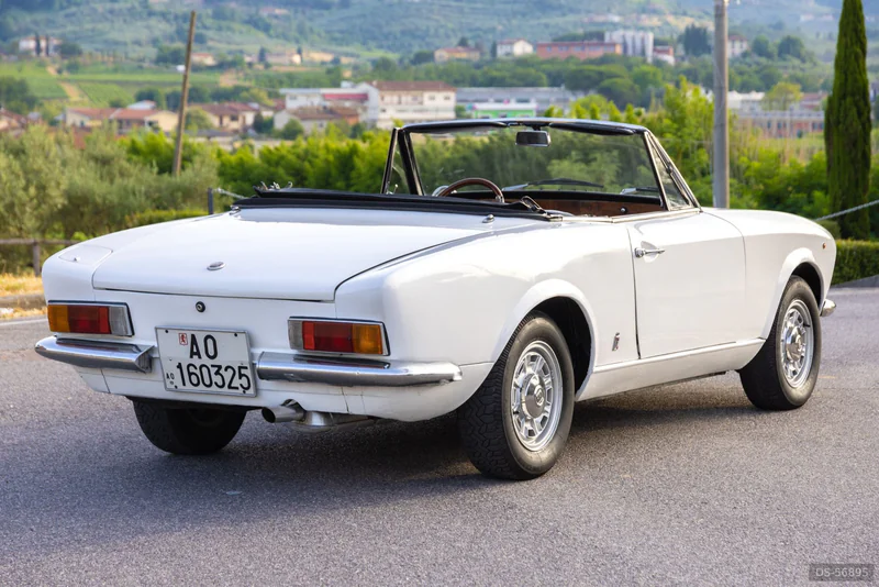 1967 Fiat 124 Spider Cabriolet in Tyresö 2