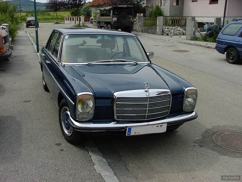1973 Mercedes-Benz W115 240D in Hadres
